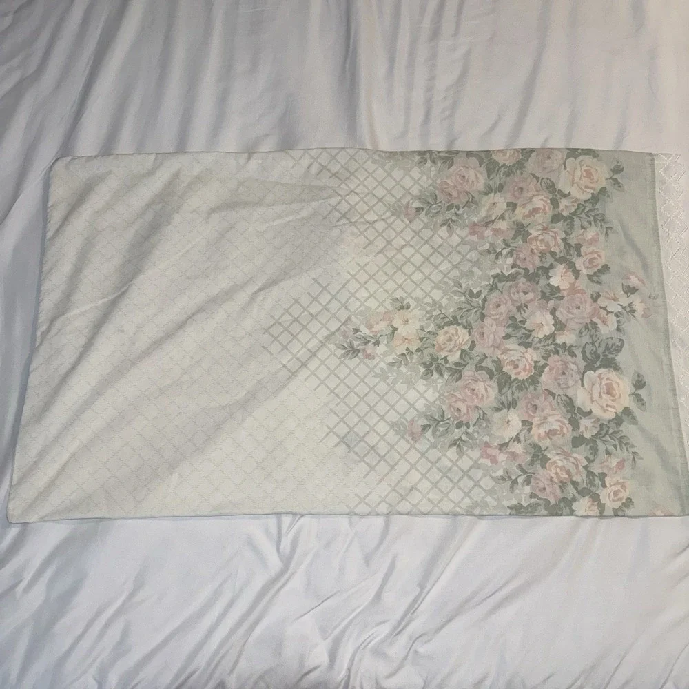 Vintage Tastemaker Percale Standard Pillowcase Green Rose Trellis Floral Lace